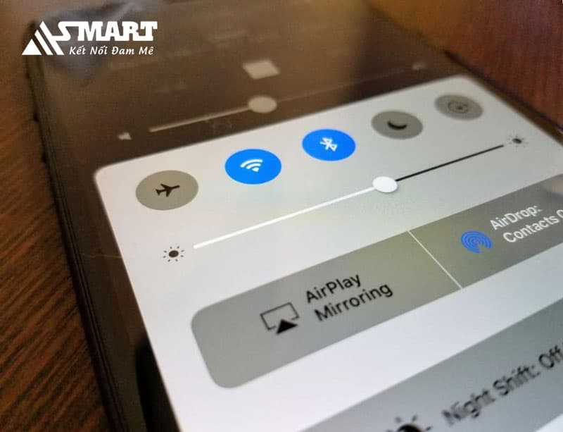 Chuyển iPhone sang Airplane mode (chế độ máy bay)