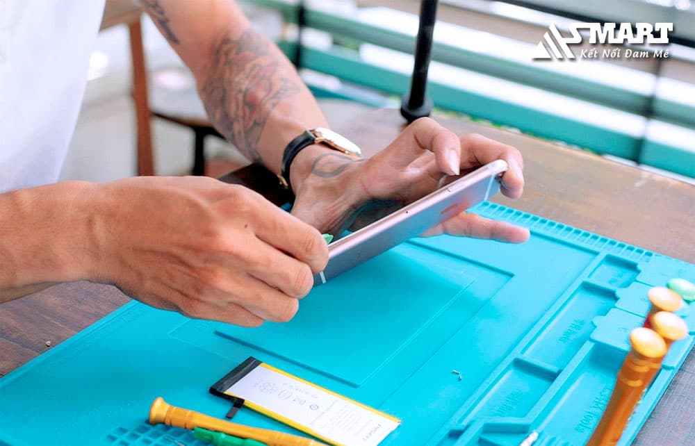 Thay pin pisen cho iPhone ở đâu uy tín được bảo hành?