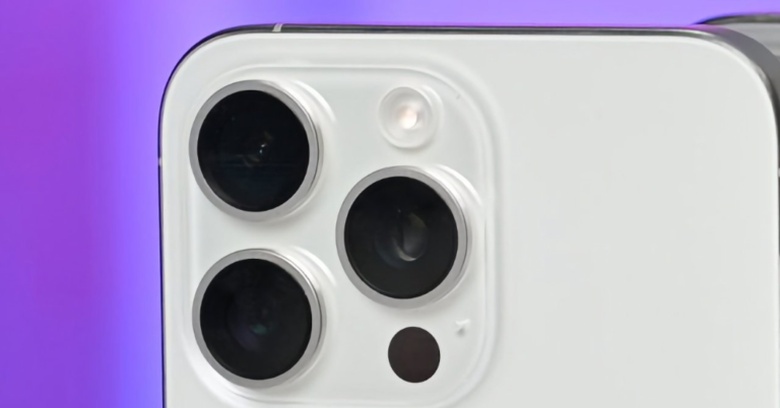 Cận cảnh cụm camera hình tam giác quen thuộc của iPhone