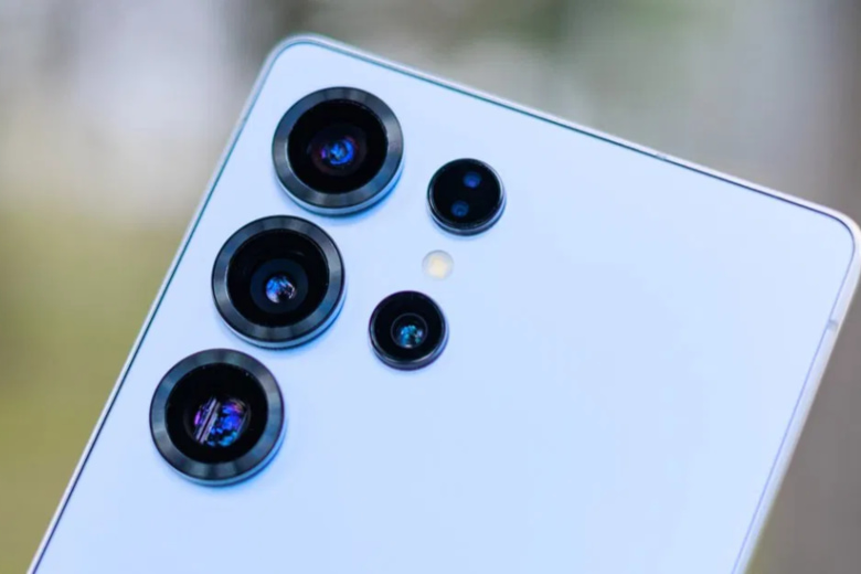 Camera ghi dấu khoảnh khắc sắc nét