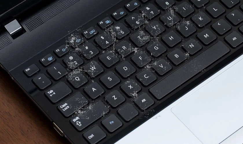 Vệ sinh bàn phím laptop sạch sẽ