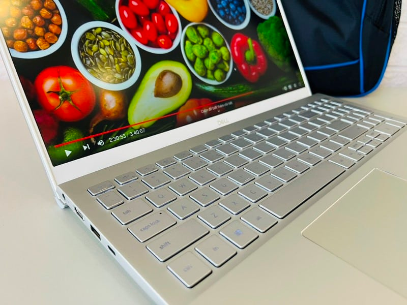 Bàn phím và touchpad