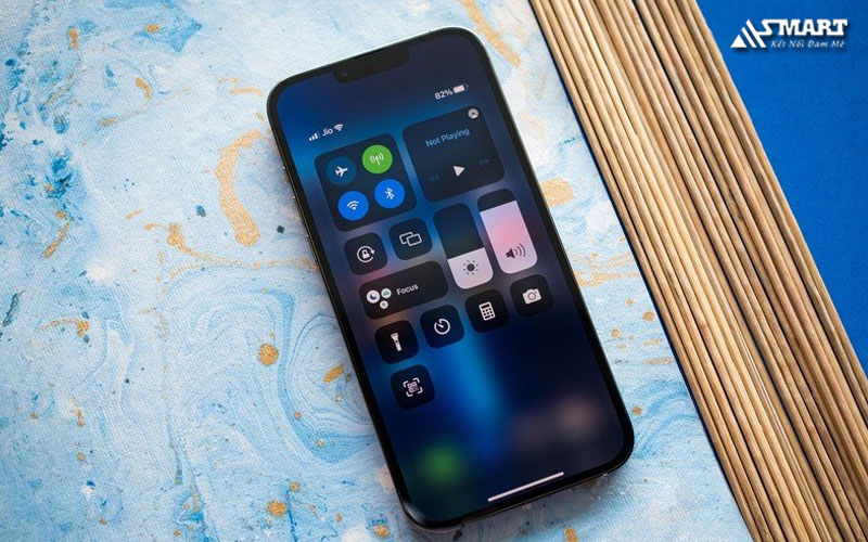 iPhone 13 Pro Max 128GB (99%) trang bị màn hình OLED sắc nét