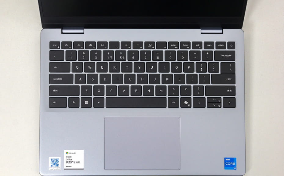 Bàn phím gõ êm ái cùng touchpad độ nhạy cao