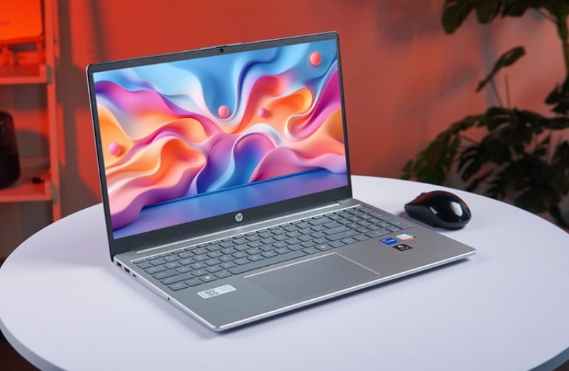 Laptop HP 15 FD0888TU Core i7